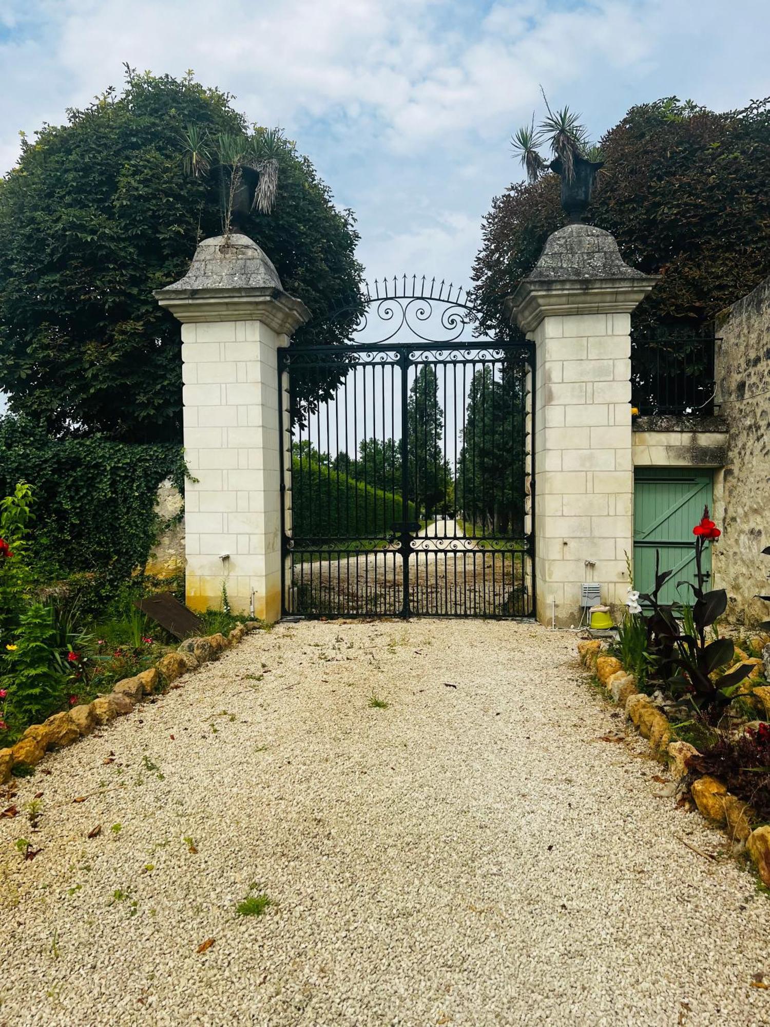 Allonnes  Chateau De La Thibaudiere - Chambre Du Tonneau מראה חיצוני תמונה