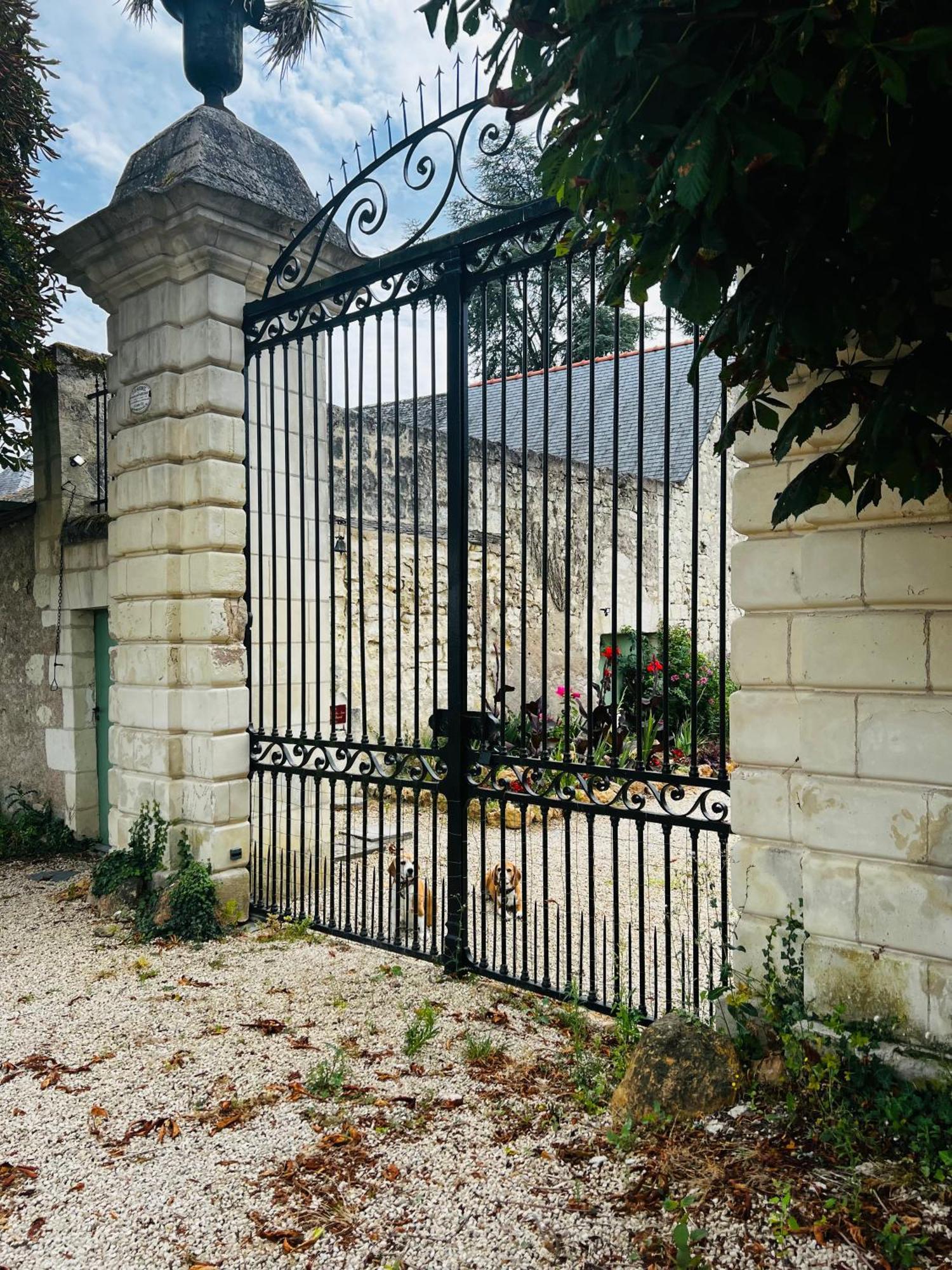 Allonnes  Chateau De La Thibaudiere - Chambre Du Tonneau מראה חיצוני תמונה